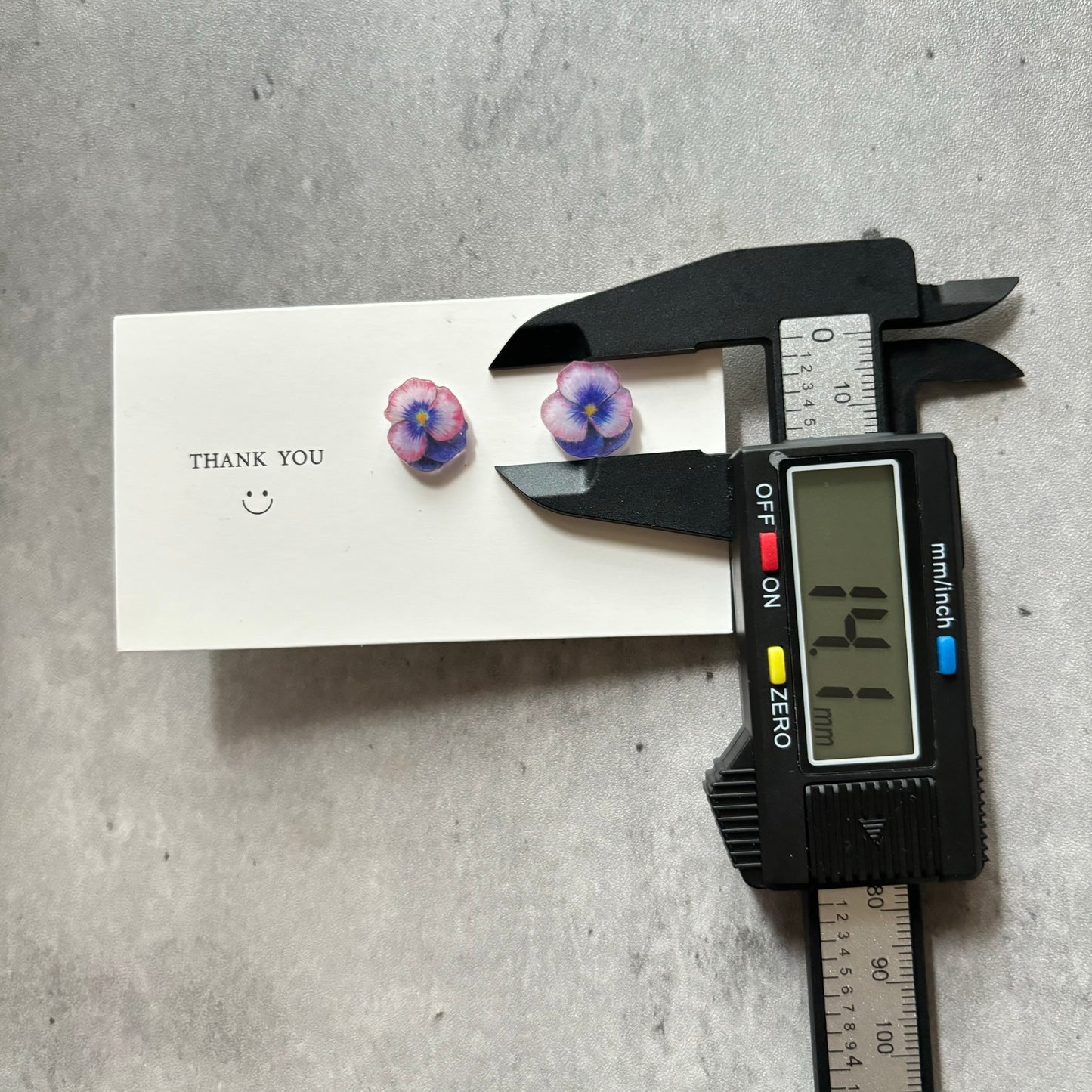 三色堇耳釘